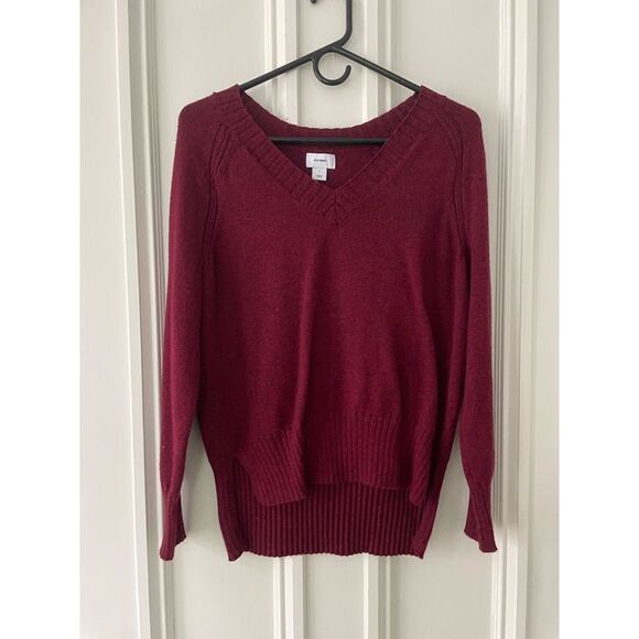 Old Navy Sweaters - Old Navy maroon and black heather v-neck sweater S
